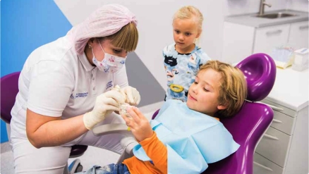 лечение молочных зубов у детей